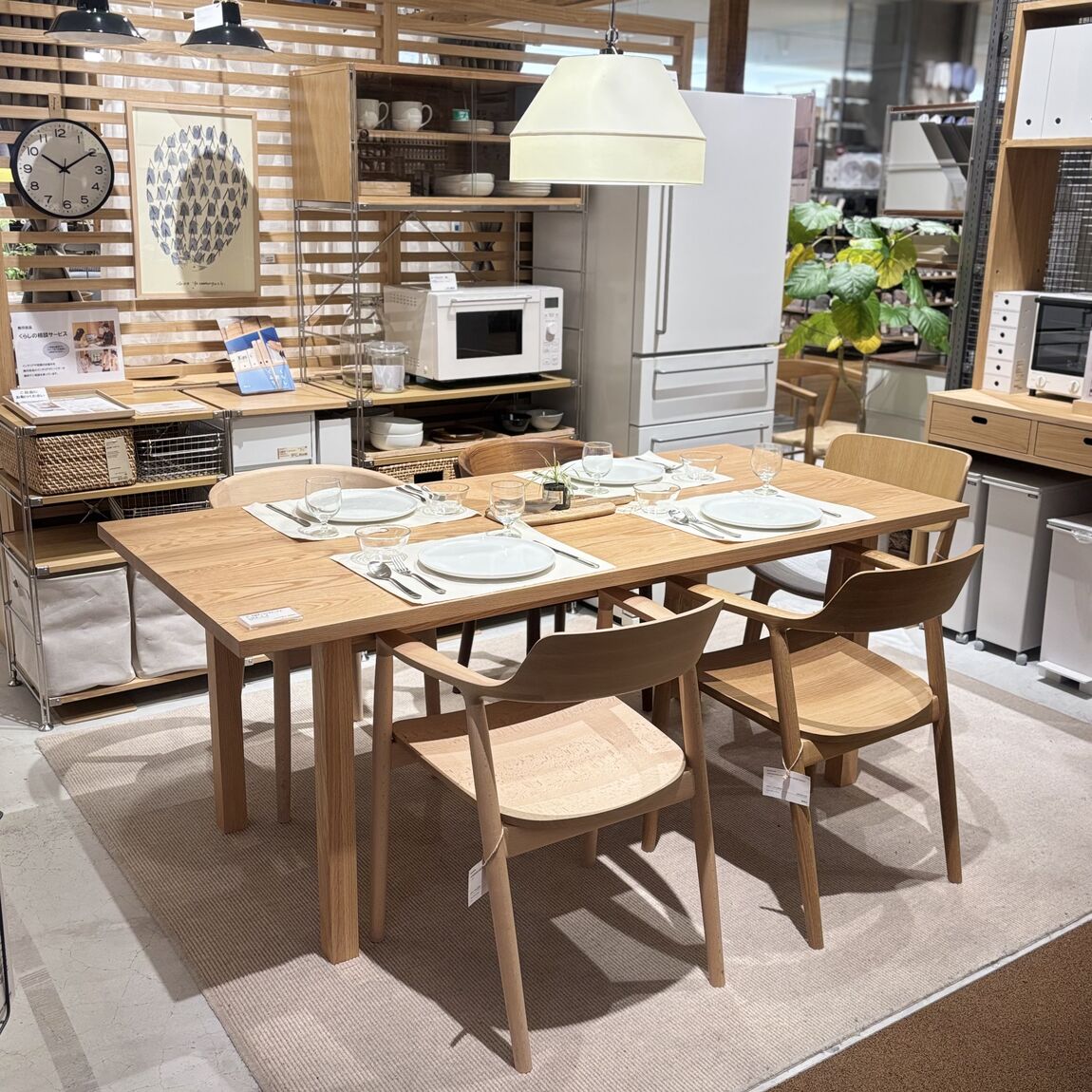 無印良品　ダイニングテーブル　椅子No.② 丸井吉祥寺店】ダイニングテーブルとチェア｜インテリア